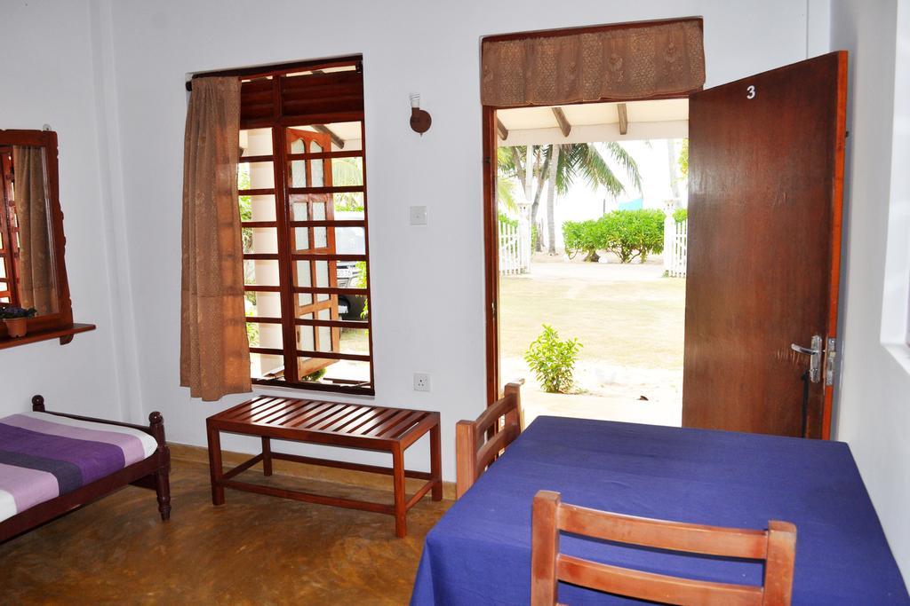 Dilena Beach Inn Tangalle Extérieur photo